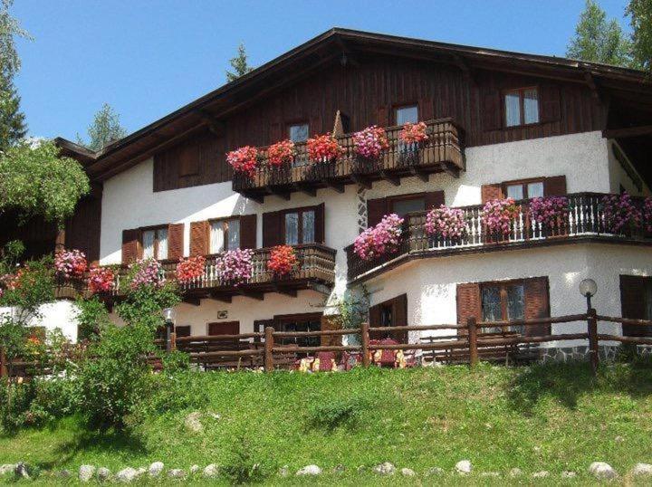 Albergo Scoiattolo Tret Екстер'єр фото